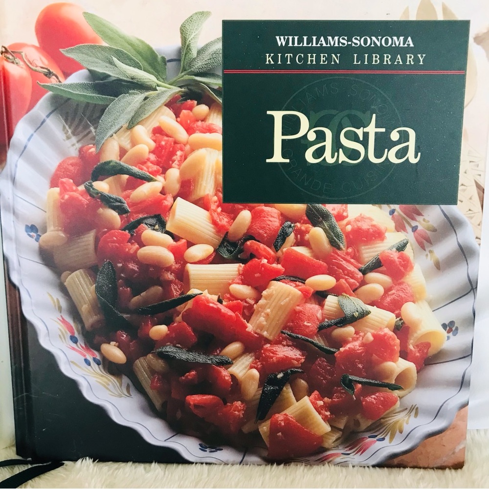Williams – Sonoma, Kitchen Library Pasta Cookbook. Delicious pasta! Hardcover